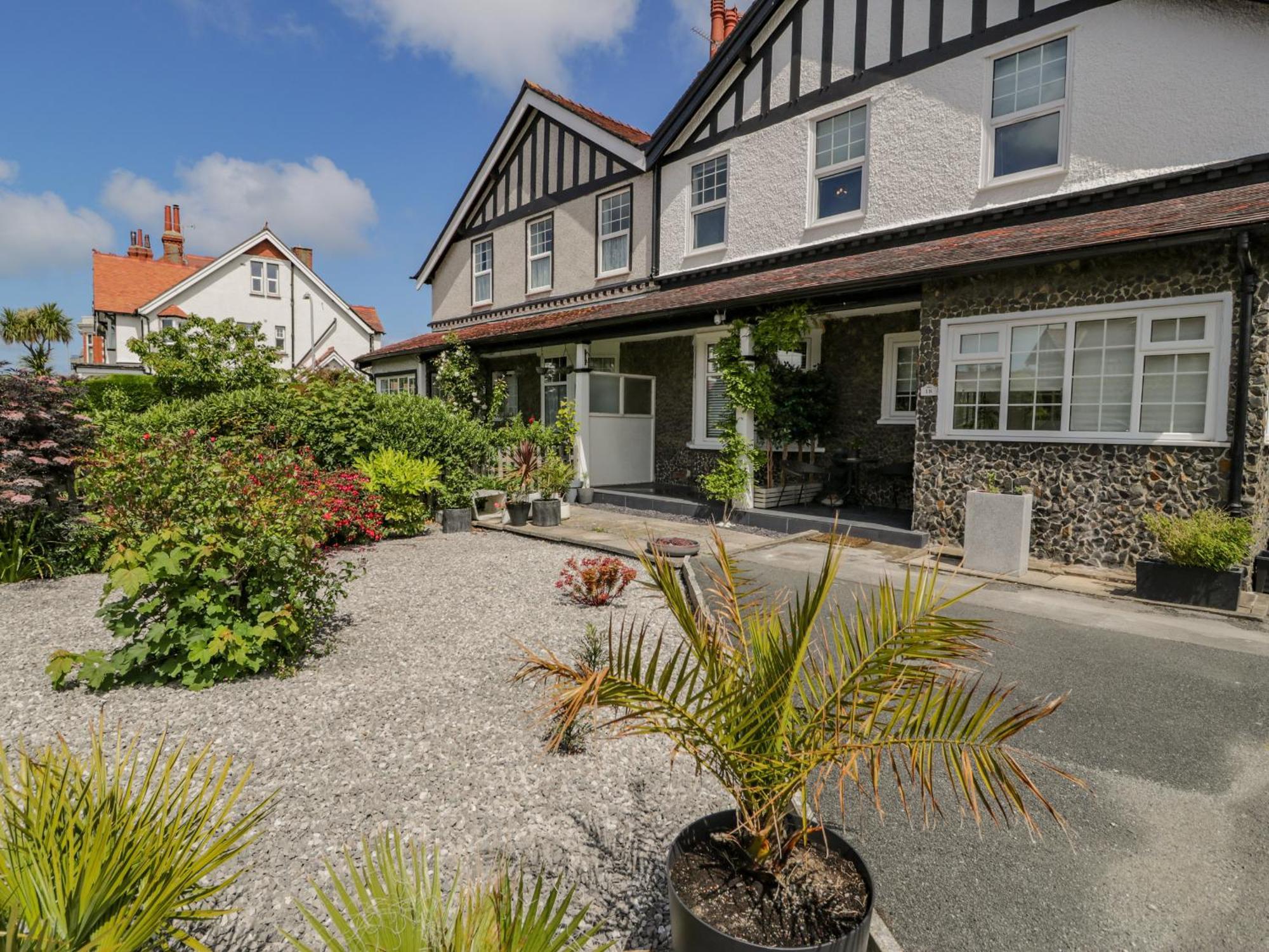 18 Tyn Celyn Apartment Llandudno Exterior photo